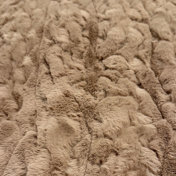 UGG Cozy Pink Cable Knit Throw Blanket - Picture 3 of 4